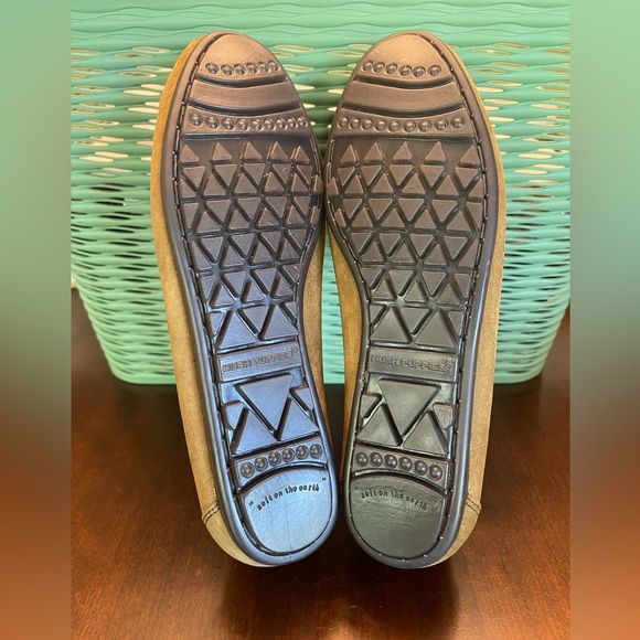NWOT Hush Puppies Easy Time Slip On Women's Shoe - Picture 9 of 9